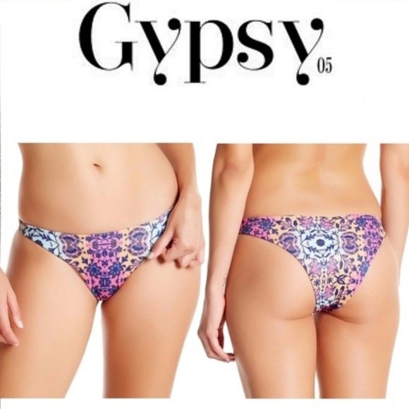 Gypsy 05-Los Angeles California Sand
Neapolitan Reversible Bikini Set. NWT - Picture 5 of 11
